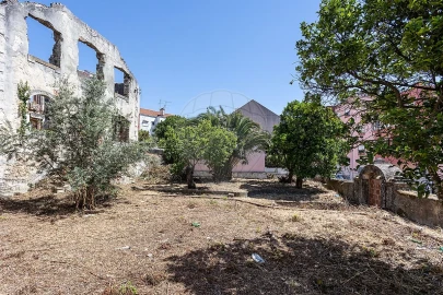 Moradia T13 para Venda em Queluz e Belas