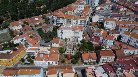 Moradia T13 para Venda em Queluz e Belas