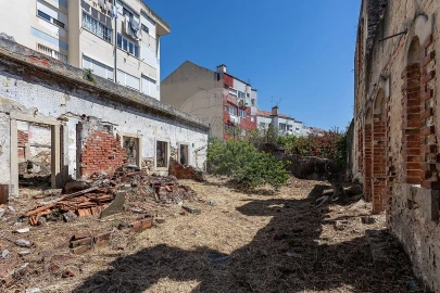 Moradia T13 para Venda em Queluz e Belas