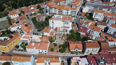 Moradia T13 para Venda em Queluz e Belas