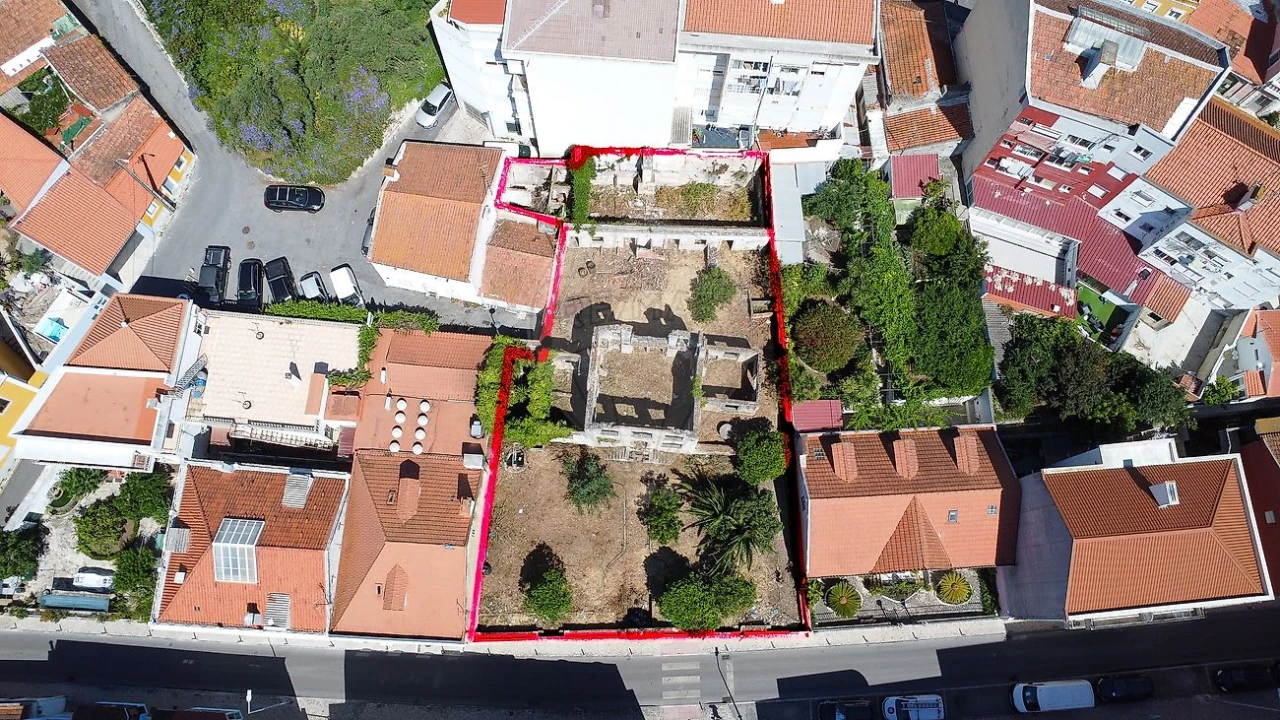 Moradia T13 para Venda em Queluz e Belas Foto 1