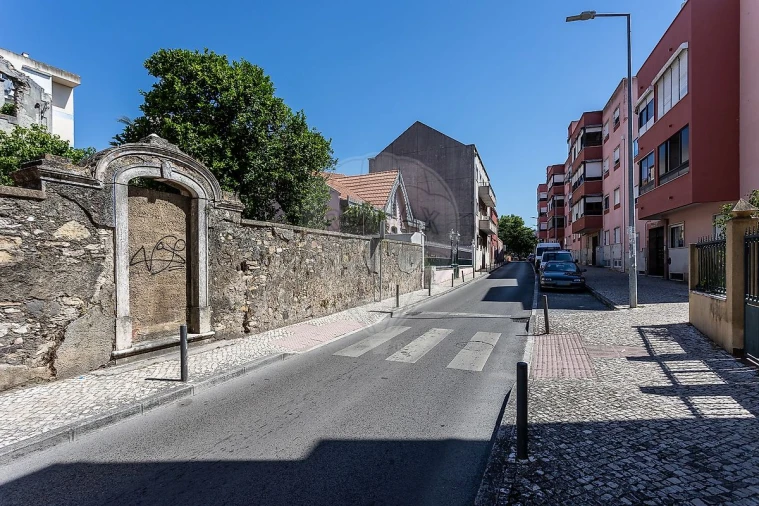 Moradia T13 para Venda em Queluz e Belas Foto 5