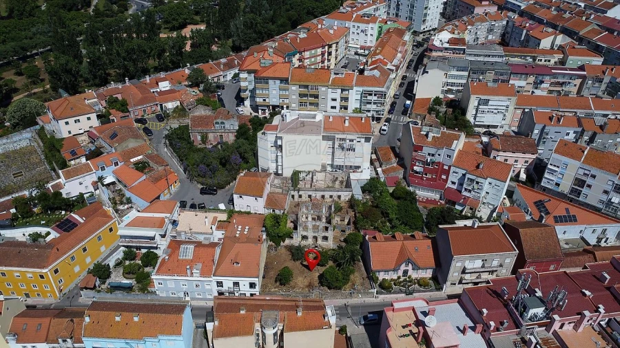 Moradia T13 para Venda em Queluz e Belas Foto 33