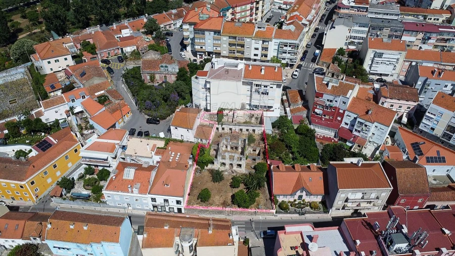 Moradia T13 para Venda em Queluz e Belas Foto 29