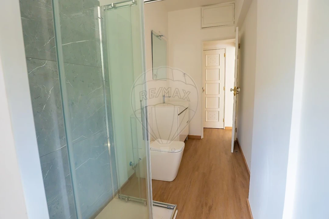Apartamento T1 para Venda em Benfica Foto 2