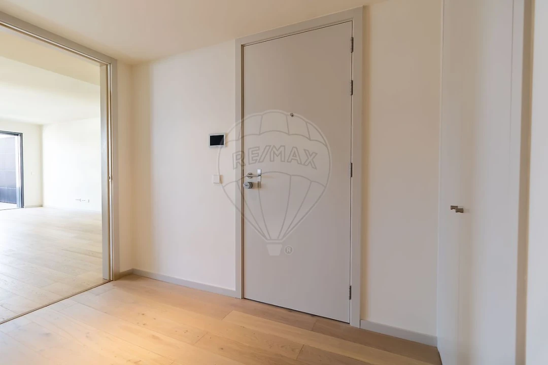 Apartamento T2 para Venda em Parque das Nações Foto 7