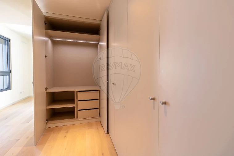 Apartamento T2 para Venda em Parque das Nações Foto 11
