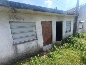 Moradia T4 para Venda em Antuzede e Vil de Matos