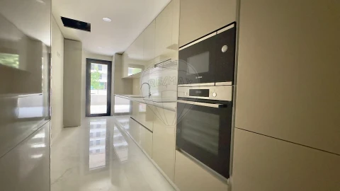 Apartamento T3 para Venda em Algés, Linda-A-Velha e Cruz Quebrada-Dafundo