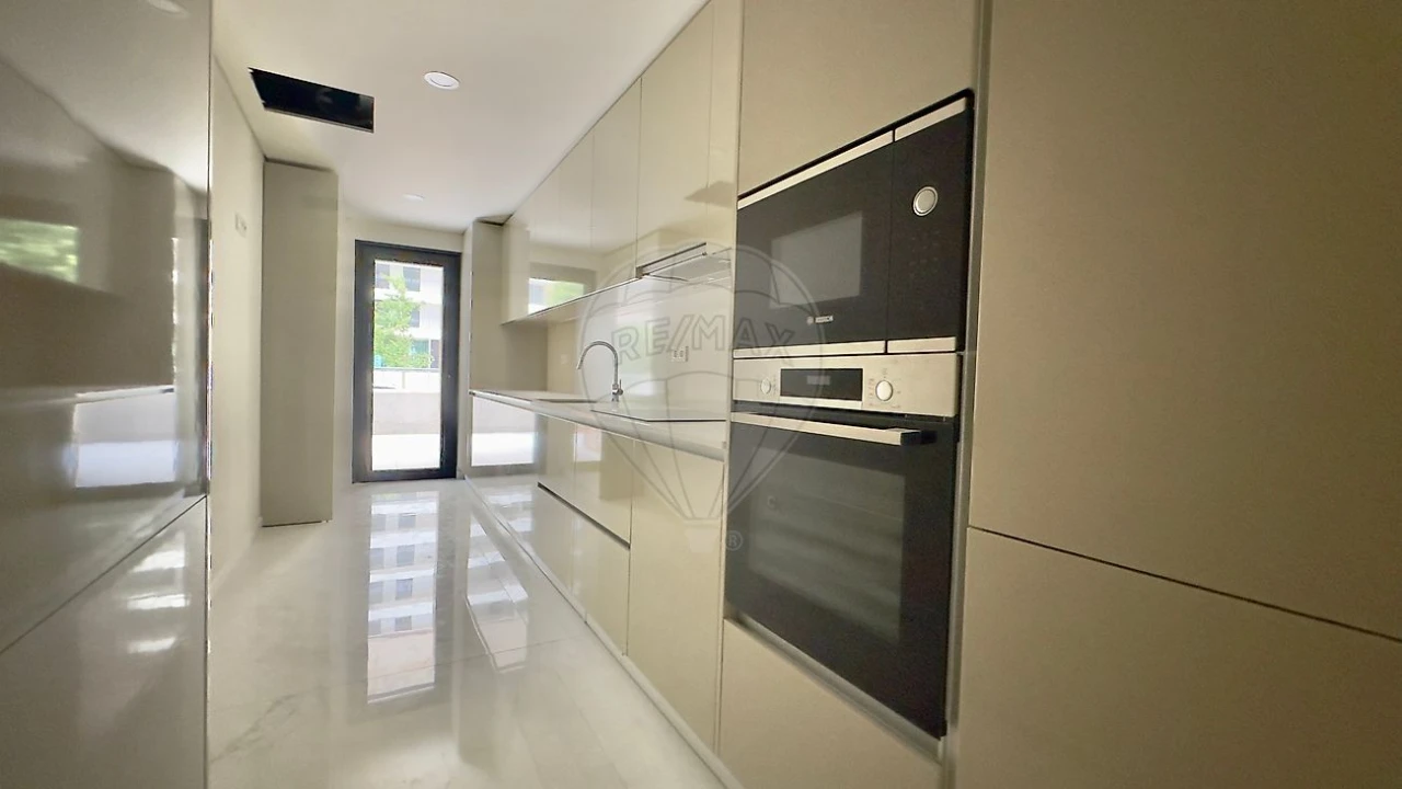 Apartamento T3 para Venda em Algés, Linda-A-Velha e Cruz Quebrada-Dafundo Foto 4