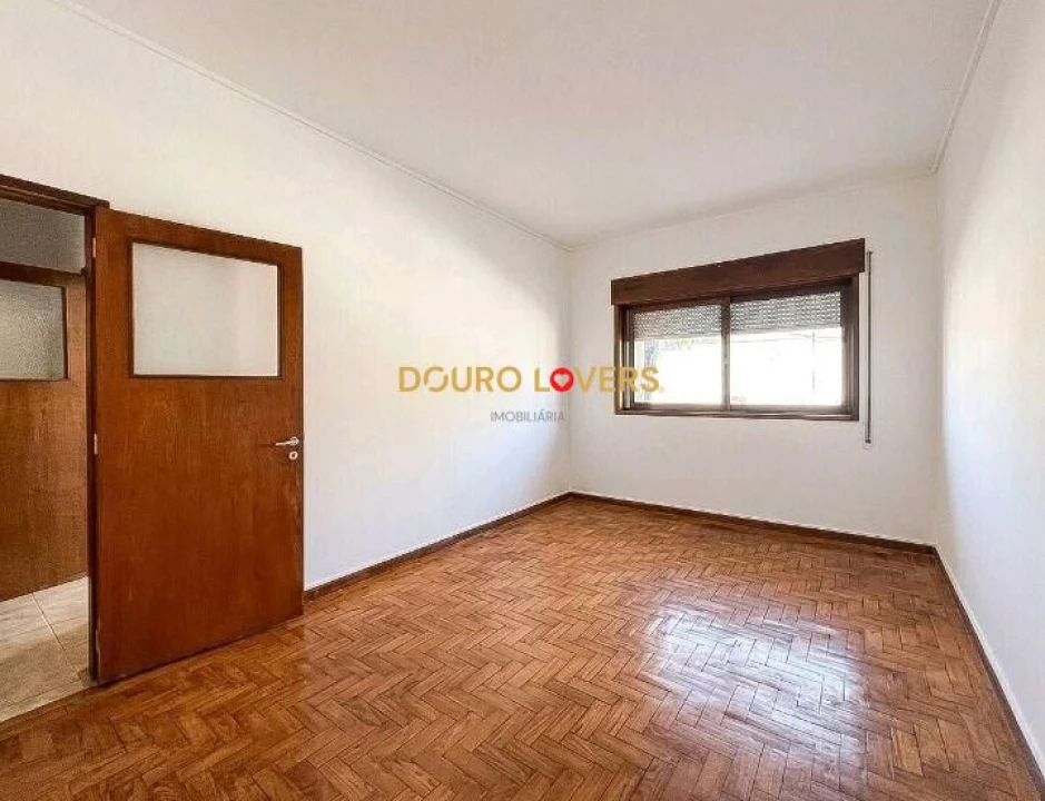 Apartamento T2 para Venda em Campanhã Foto 3