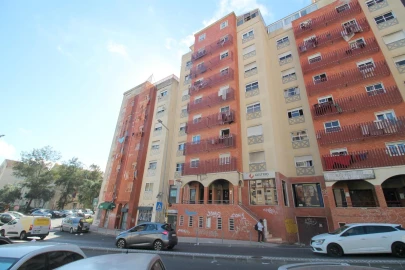 Apartamento T2 para Venda em Agualva e Mira-Sintra