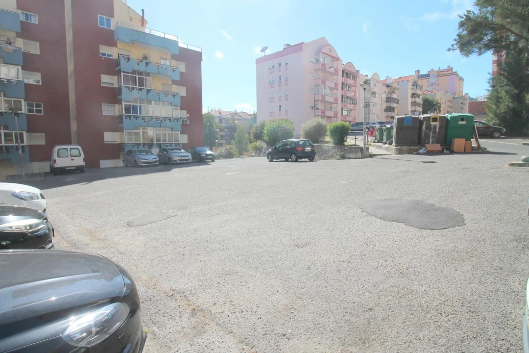 Apartamento T2 para Venda em Agualva e Mira-Sintra Foto 18