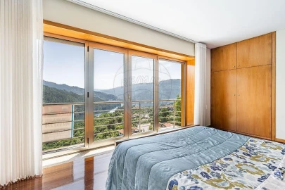 Moradia T3 para Venda em Rio Caldo