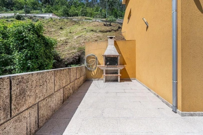 Moradia T3 para Venda em Rio Caldo