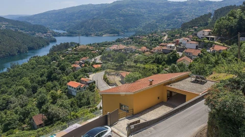 Moradia T3 para Venda em Rio Caldo