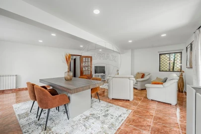 Moradia T4 para Venda em Bouro (Santa Maria)