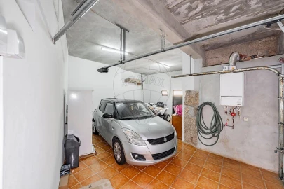 Moradia T4 para Venda em Bouro (Santa Maria)