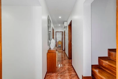 Moradia T4 para Venda em Bouro (Santa Maria)