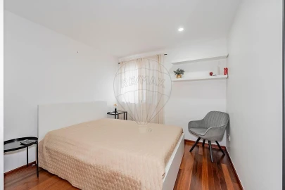 Moradia T4 para Venda em Bouro (Santa Maria)