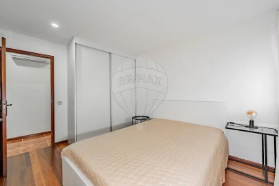Moradia T4 para Venda em Bouro (Santa Maria)