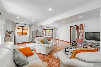 Moradia T4 para Venda em Bouro (Santa Maria)