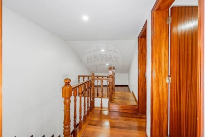 Moradia T4 para Venda em Bouro (Santa Maria)