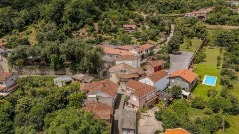 Moradia T4 para Venda em Bouro (Santa Maria)