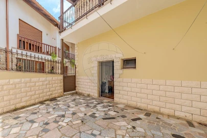Moradia T4 para Venda em Bouro (Santa Maria)
