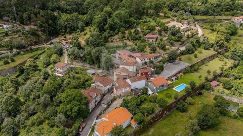 Moradia T4 para Venda em Bouro (Santa Maria)