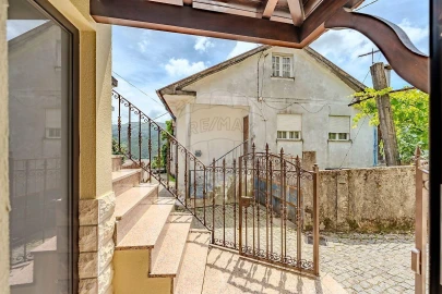 Moradia T4 para Venda em Bouro (Santa Maria)