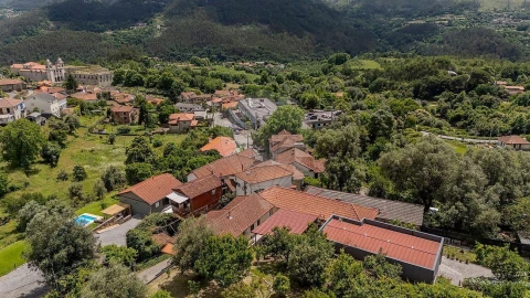 Moradia T4 para Venda em Bouro (Santa Maria)