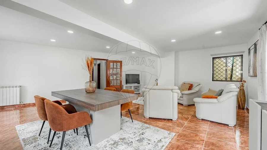 Moradia T4 para Venda em Bouro (Santa Maria)