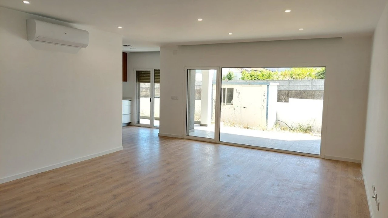 Apartamento T3 para Venda em Parceiros e Azoia Foto 2