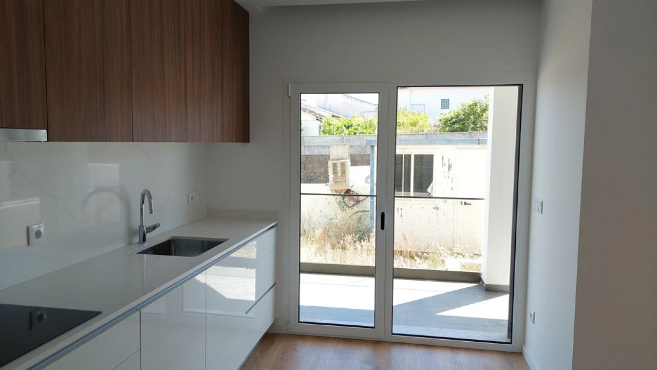 Apartamento T3 para Venda em Parceiros e Azoia Foto 4