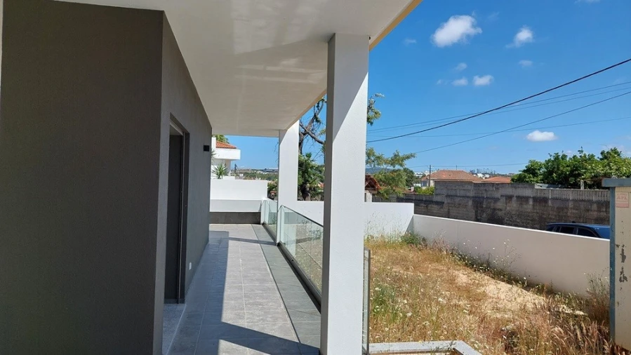 Apartamento T3 para Venda em Parceiros e Azoia Foto 18
