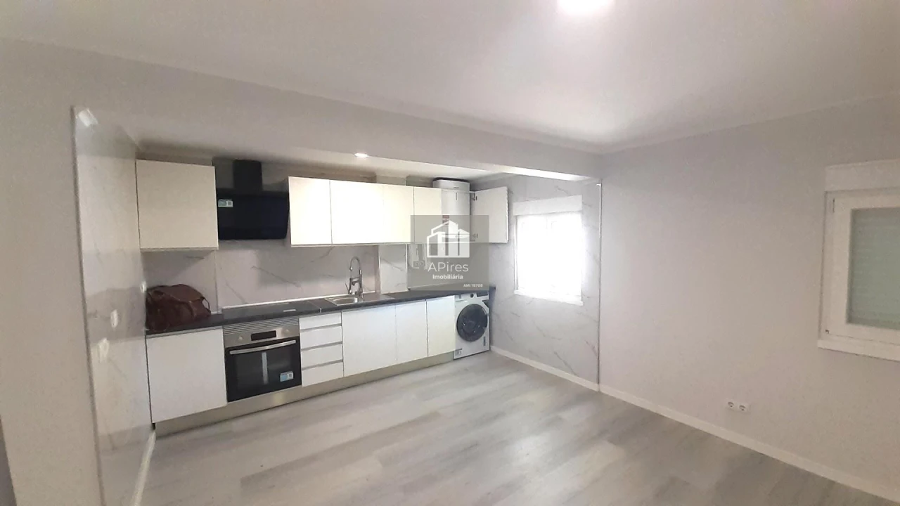 Apartamento T3 para Venda em Laranjeiro e Feijó Foto 6