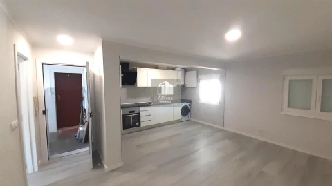 Apartamento T3 para Venda em Laranjeiro e Feijó