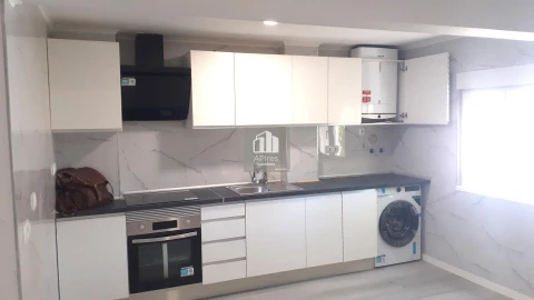 Apartamento T3 para Venda em Laranjeiro e Feijó