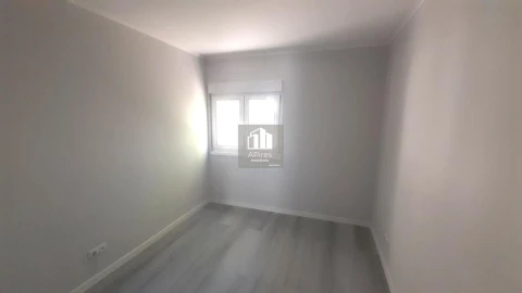 Apartamento T3 para Venda em Laranjeiro e Feijó