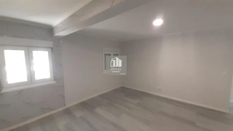 Apartamento T3 para Venda em Laranjeiro e Feijó