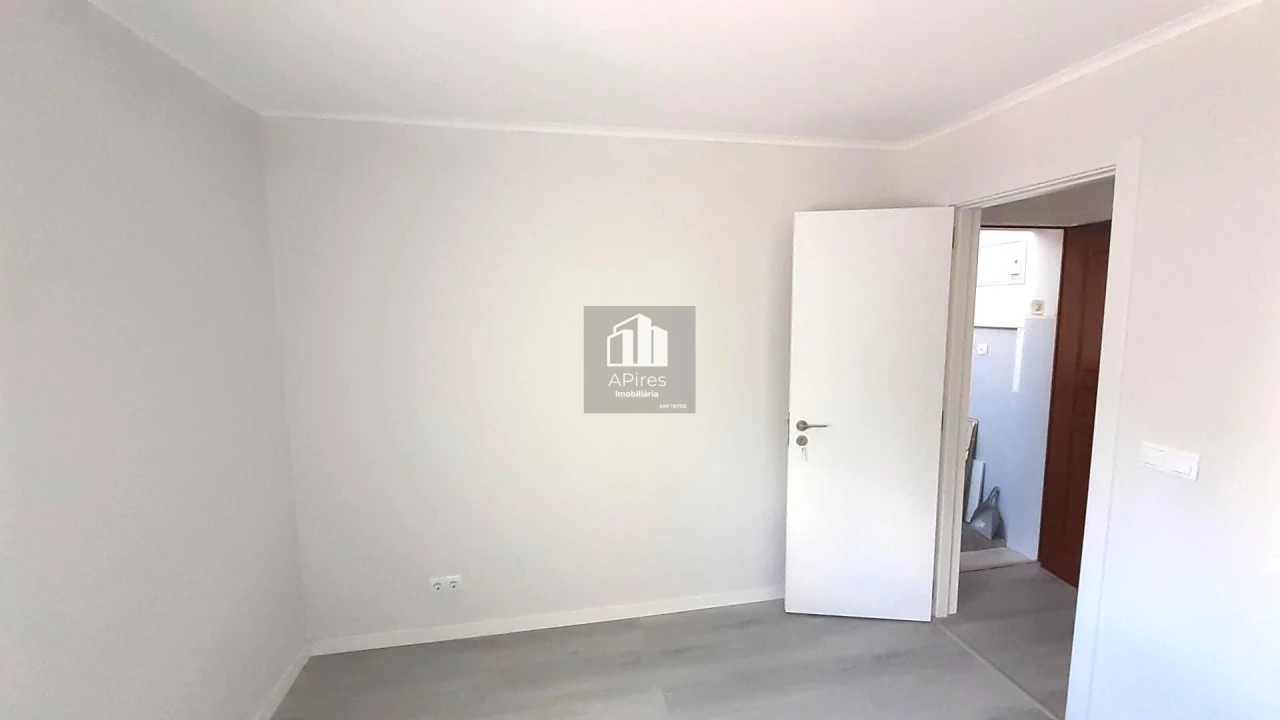 Apartamento T3 para Venda em Laranjeiro e Feijó Foto 18