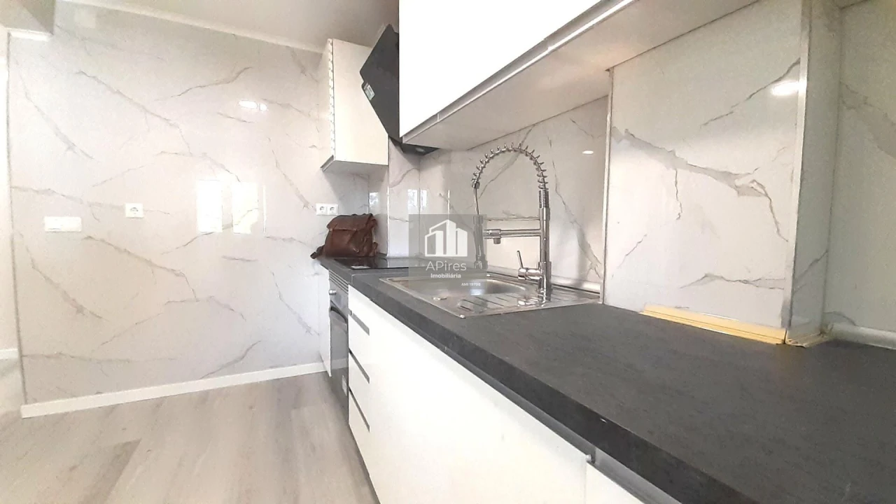 Apartamento T3 para Venda em Laranjeiro e Feijó Foto 3