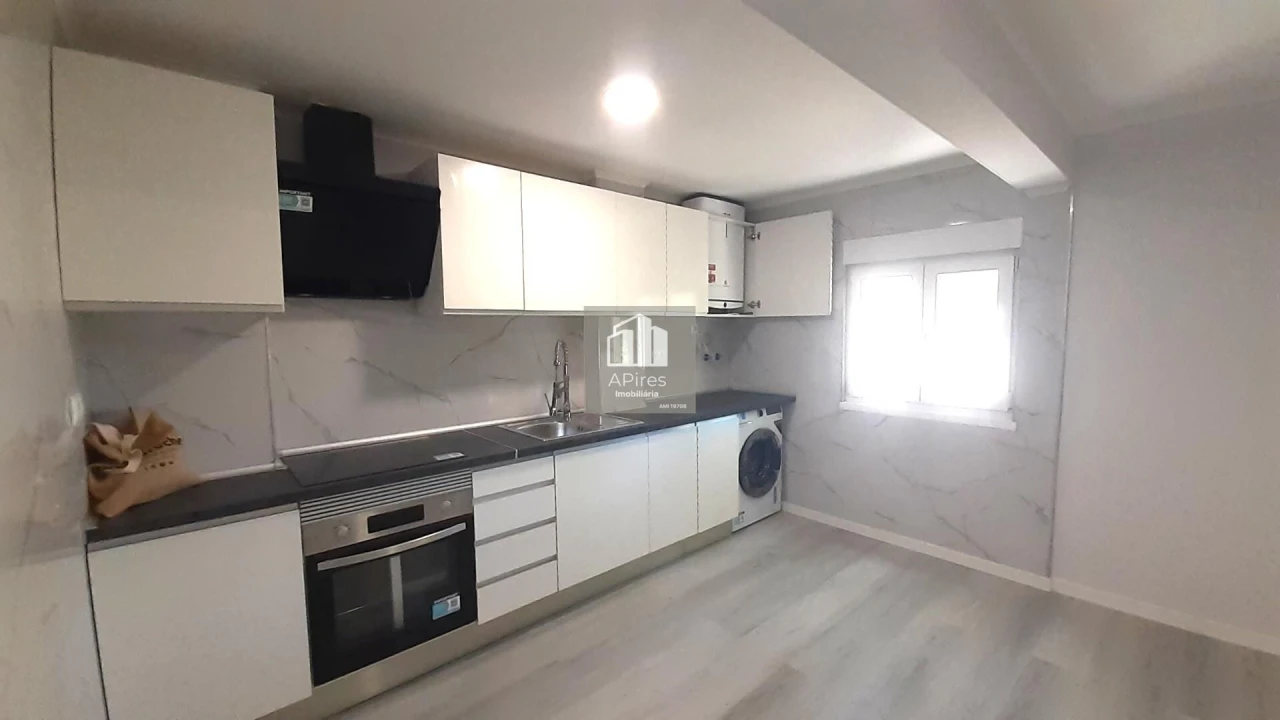 Apartamento T3 para Venda em Laranjeiro e Feijó Foto 1