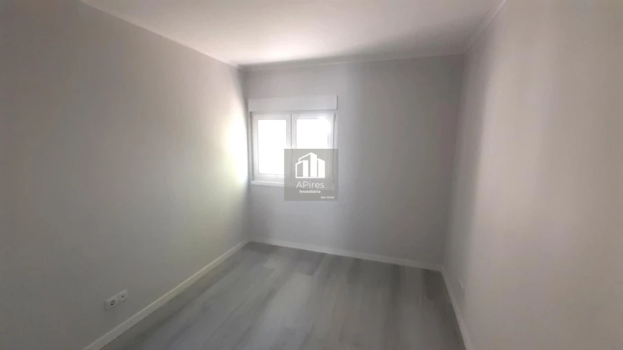Apartamento T3 para Venda em Laranjeiro e Feijó Foto 13