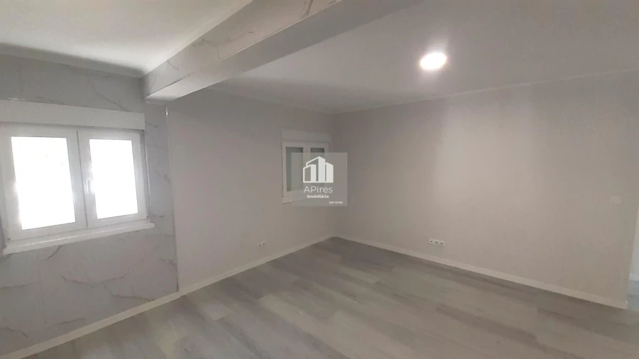 Apartamento T3 para Venda em Laranjeiro e Feijó Foto 11