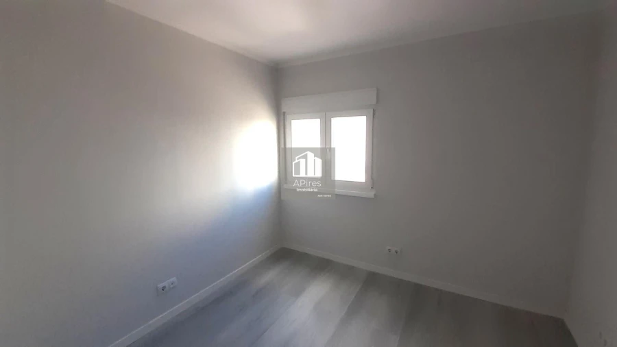 Apartamento T3 para Venda em Laranjeiro e Feijó Foto 19