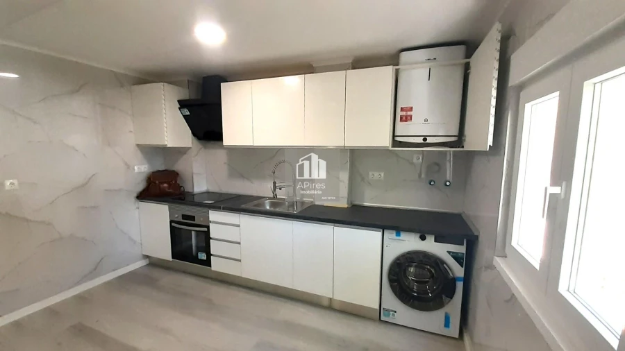 Apartamento T3 para Venda em Laranjeiro e Feijó Foto 8