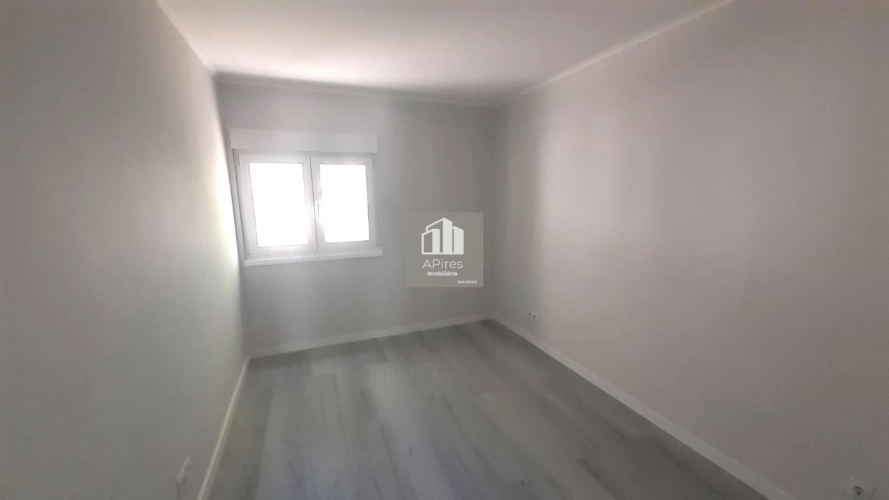 Apartamento T3 para Venda em Laranjeiro e Feijó Foto 12