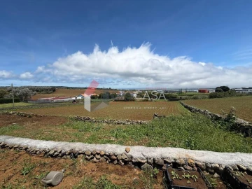 Moradia T1 para Venda em Praia da Vitoria (Santa Cruz)